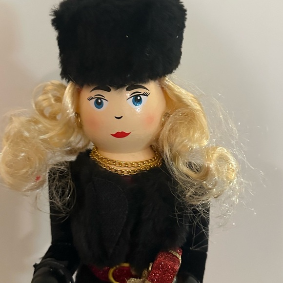 New Tjmaxx Nutcracker Shopping Girl Christmas Figurine - Picture 2 of 7